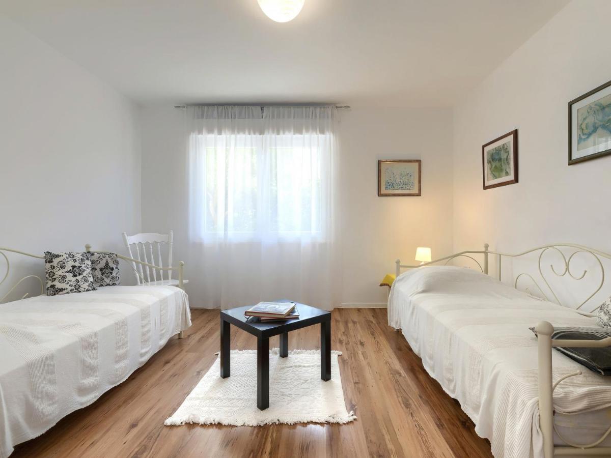 Apartment Laura By Interhome Pula Exteriör bild