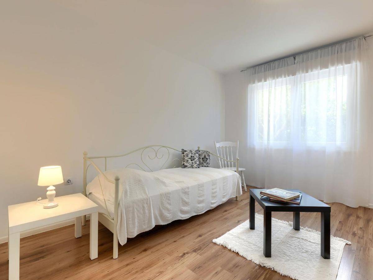 Apartment Laura By Interhome Pula Exteriör bild