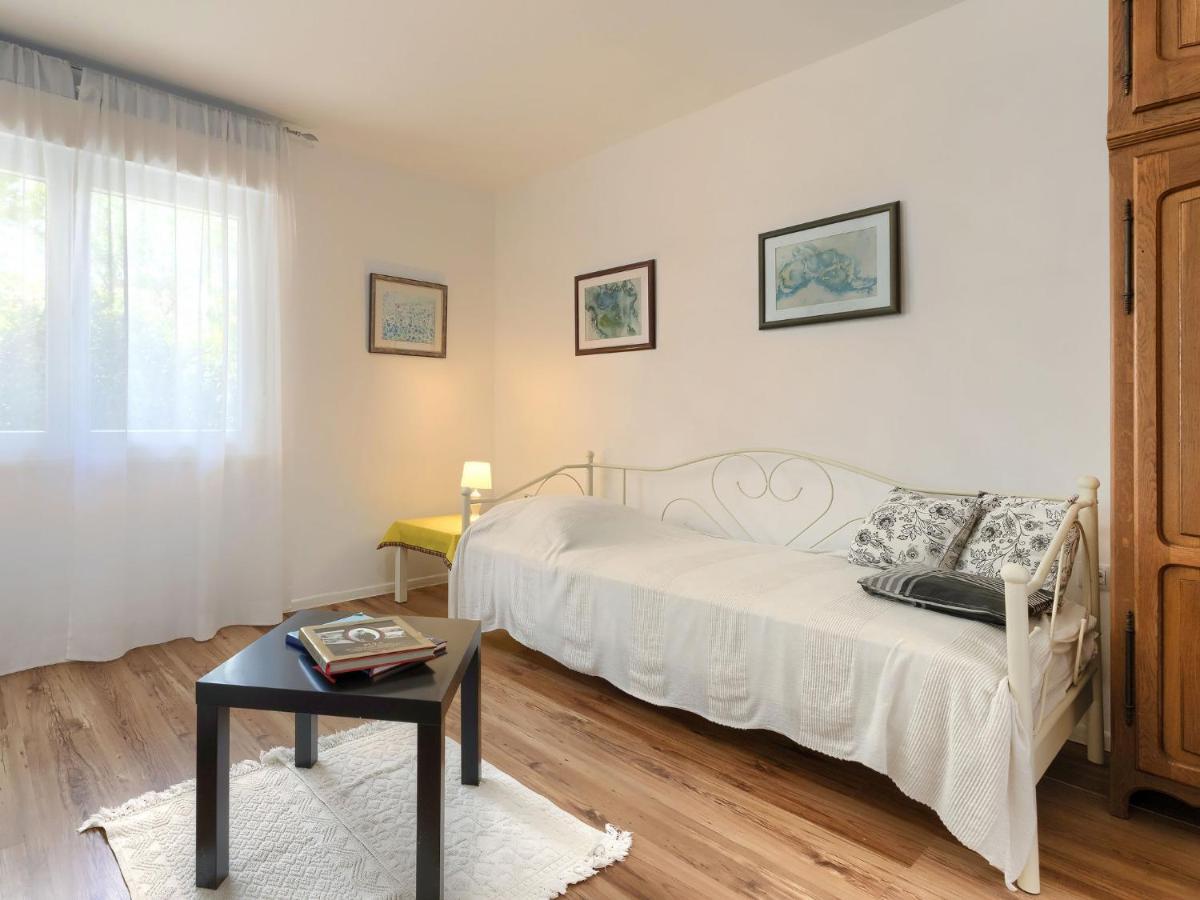 Apartment Laura By Interhome Pula Exteriör bild