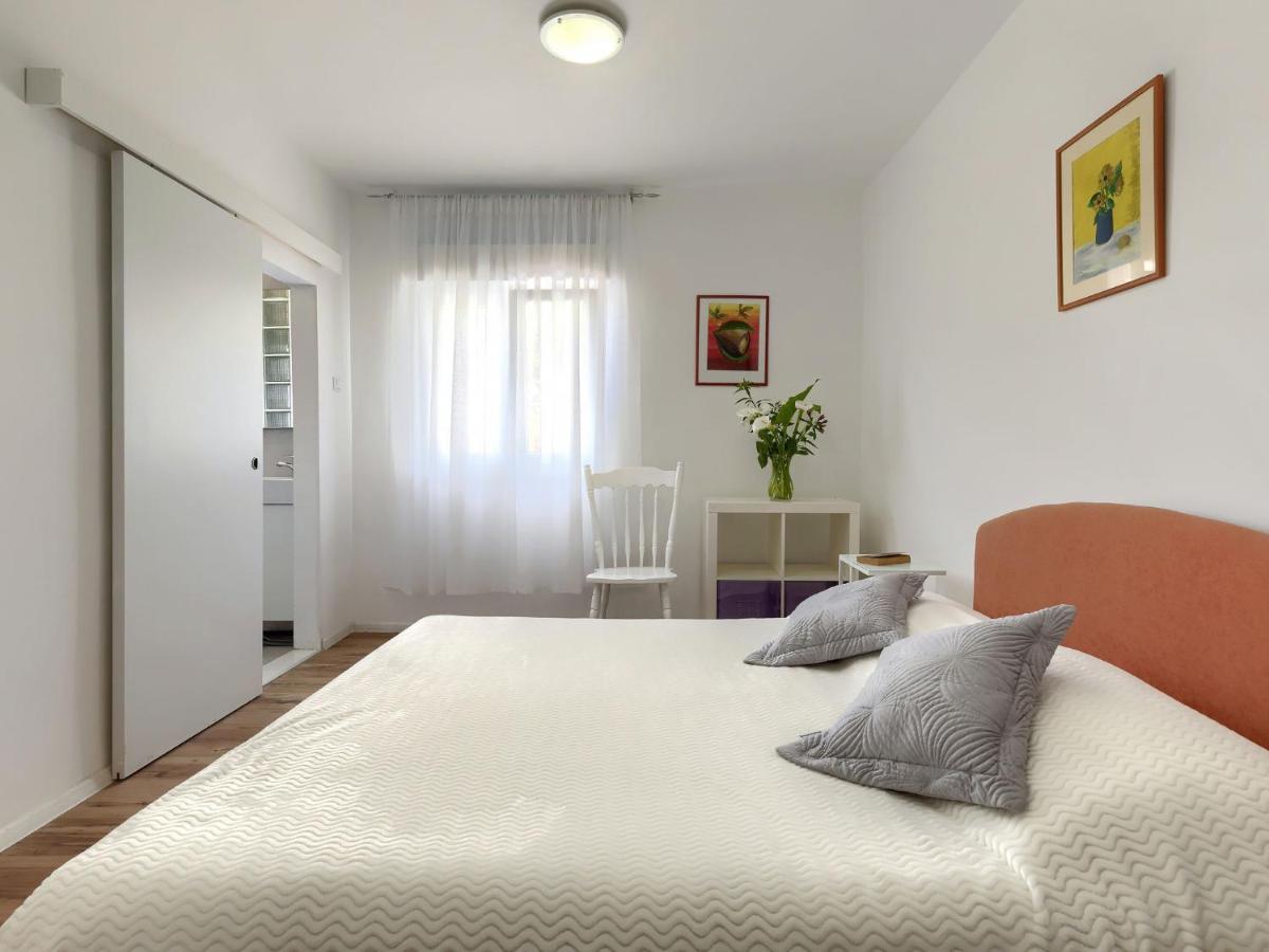 Apartment Laura By Interhome Pula Exteriör bild