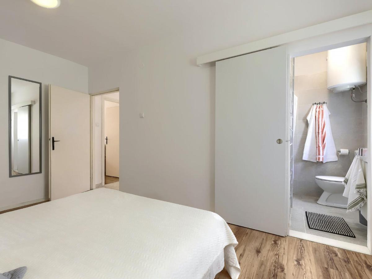 Apartment Laura By Interhome Pula Exteriör bild